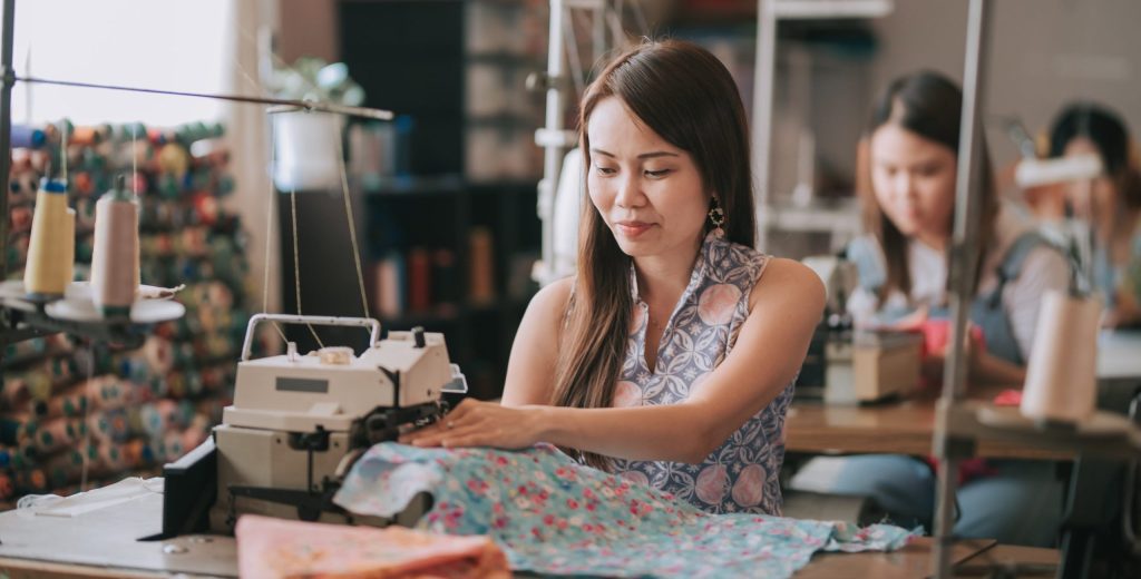 https://www.teko.se/hallbarhet/hallbarhetslagstiftning/dd/attachment/asian-chinese-female-blue-collar-worker-working-in-sewing-studio-in-a-row/